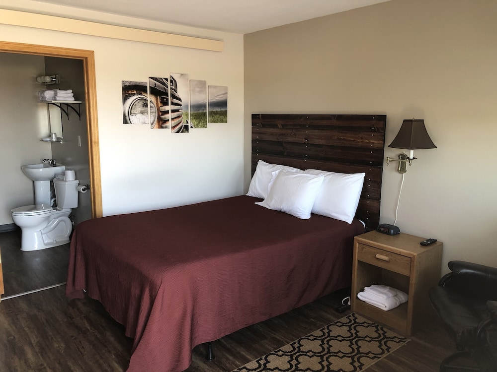 Basic Room, single story building photo 1
