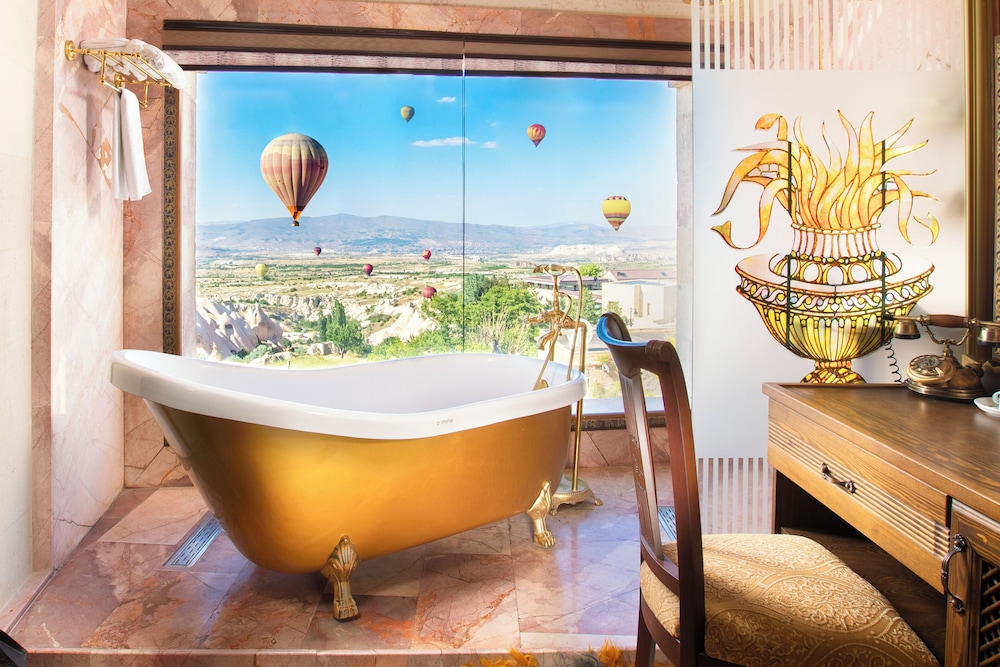 Luxury Room with Balloon View - Photo 8