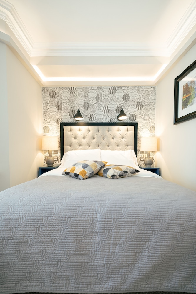 Deluxe Double Room, 1 King Bed thumbnail 6