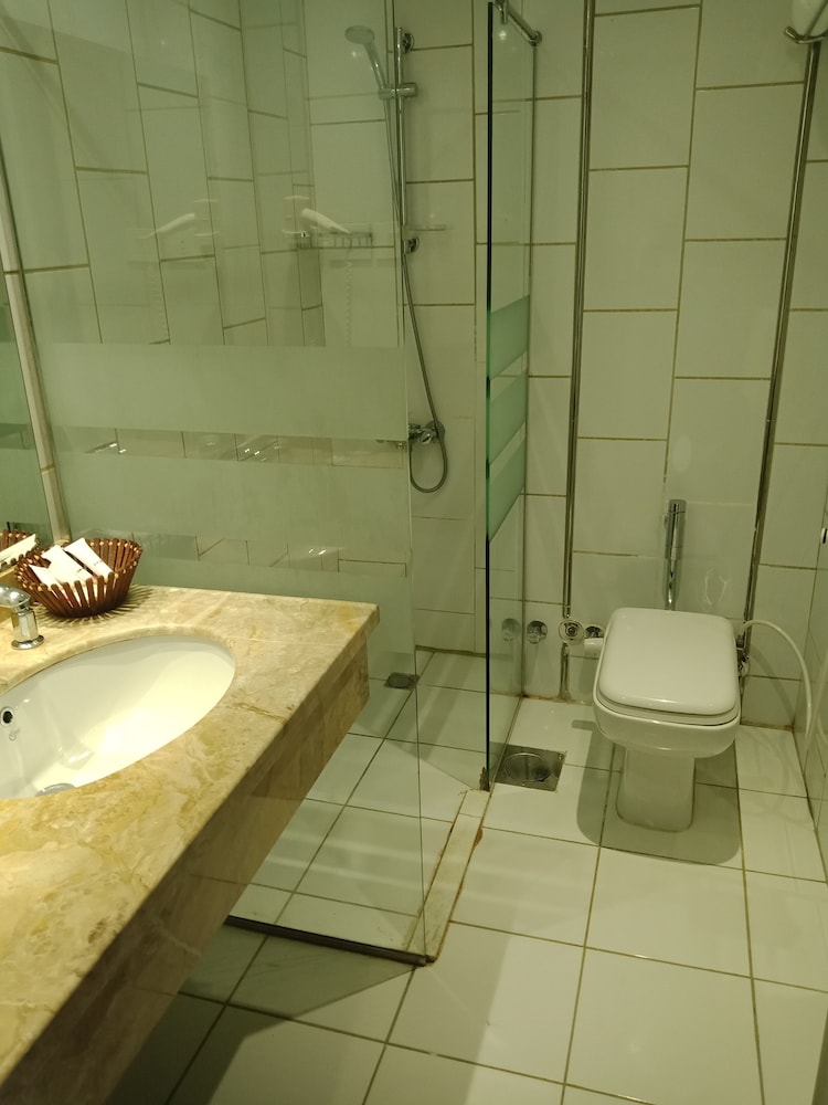 Standard Double or Twin Room - Photo 7