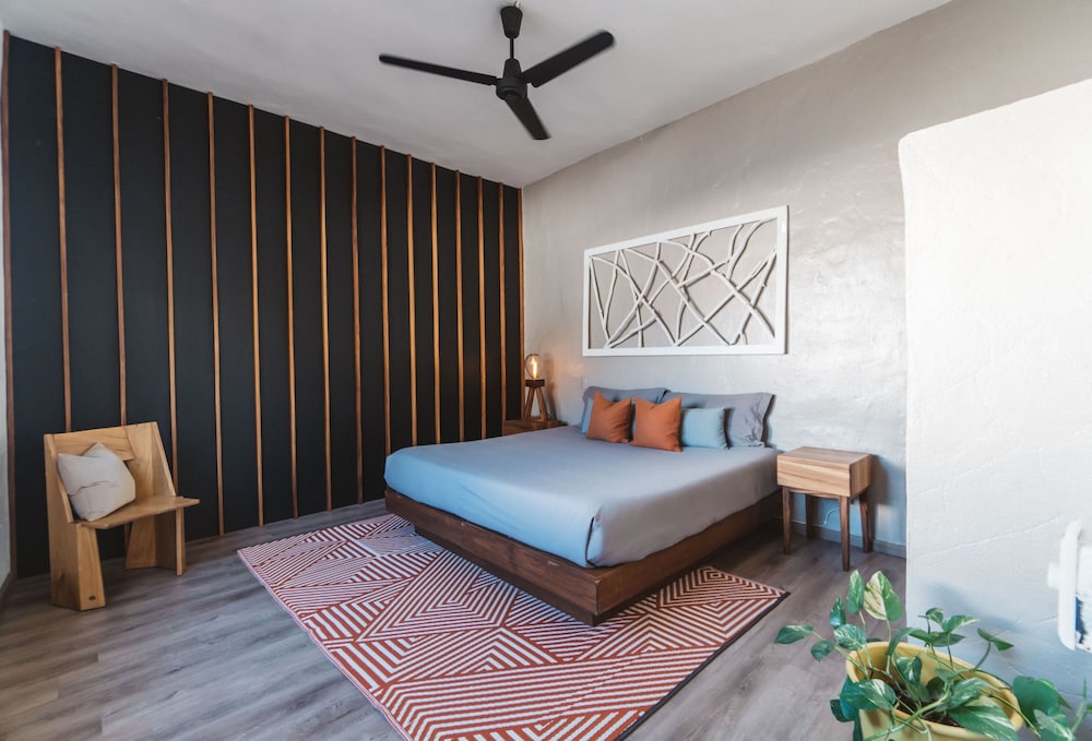 Classic Suite, 1 King Bed with Sofa bed, Pool Access, Pool View