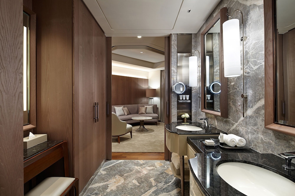 Deluxe Suite Double
