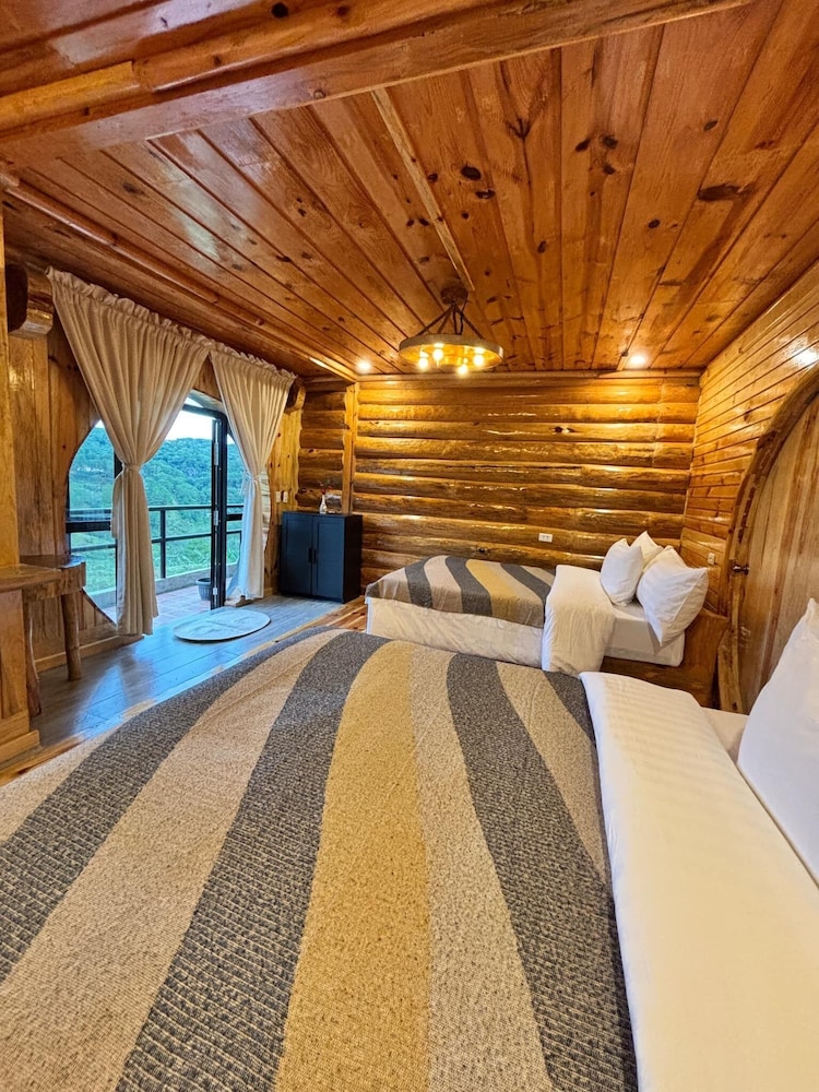 Family Suite, Balcony, Mountain View photo 3