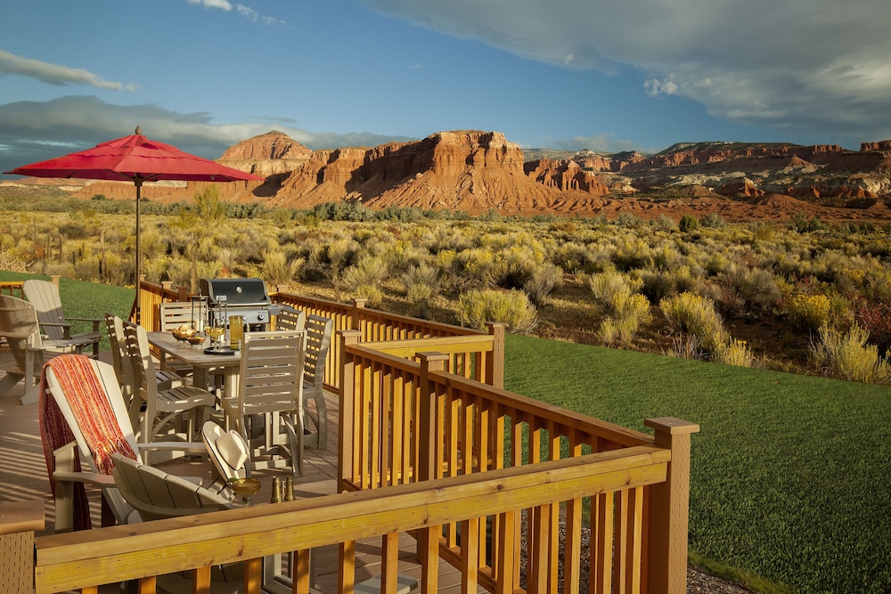 Red Cliff View Two Bedroom Cabin photo 2
