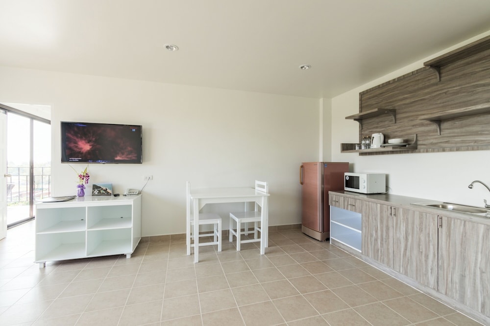 Suite, 1 King Bed, Garden View (Suite One Bedroom Garden View) photo 3