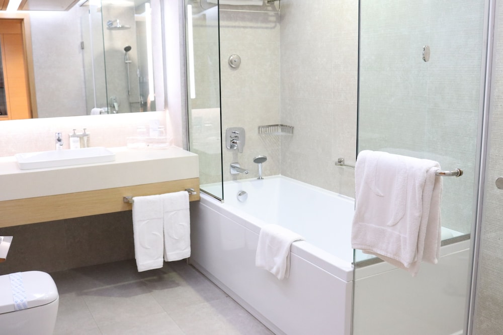 Premium Twin Room - Complimentary Luxury Transfers to Jumeirah Beach and Mall of Emirates