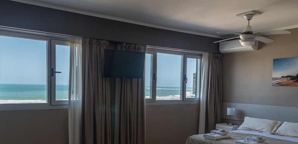 Standard Triple Room, Non Smoking (1 double and 1 twin bed) photo 1