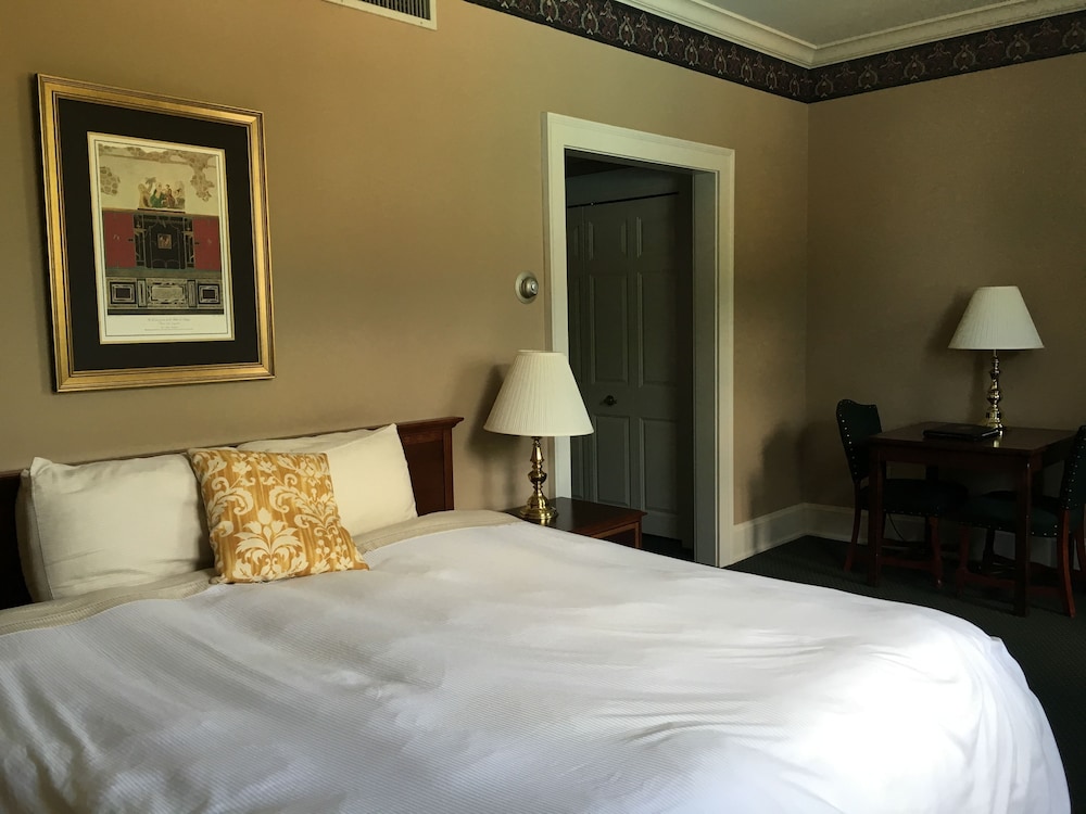 Standard Room, 1 King Bed - Photo 3