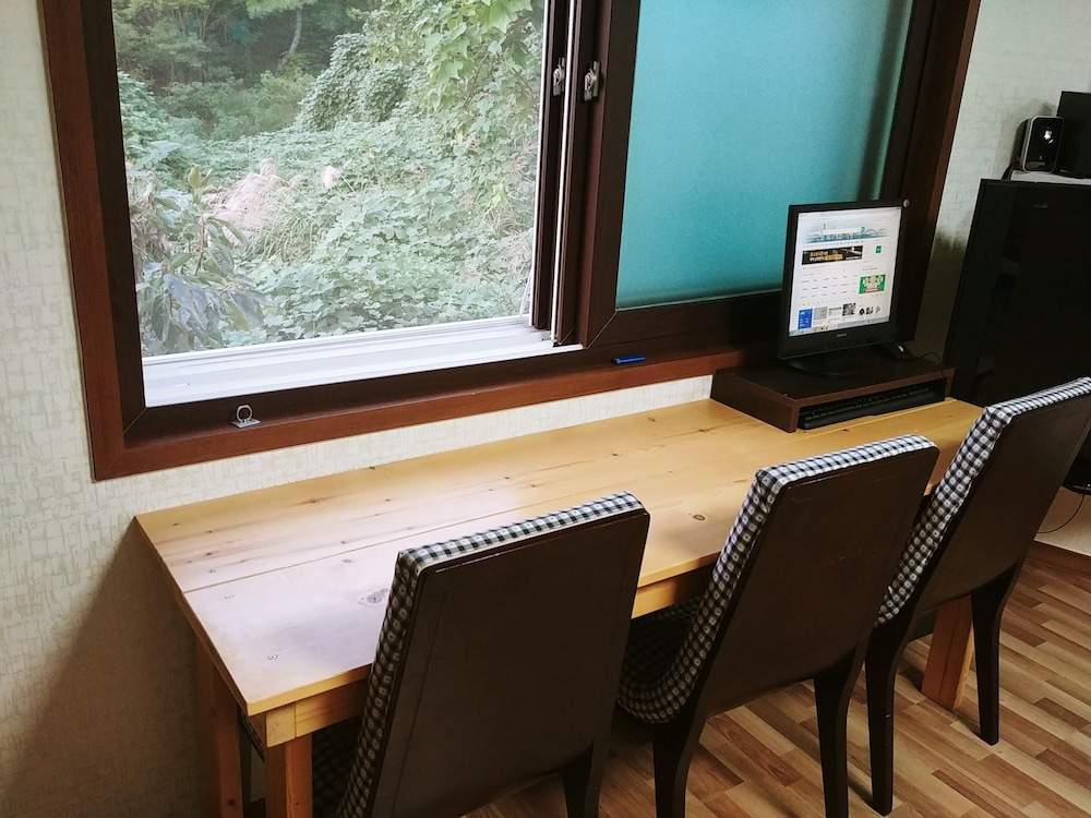 Room (2f) photo 2