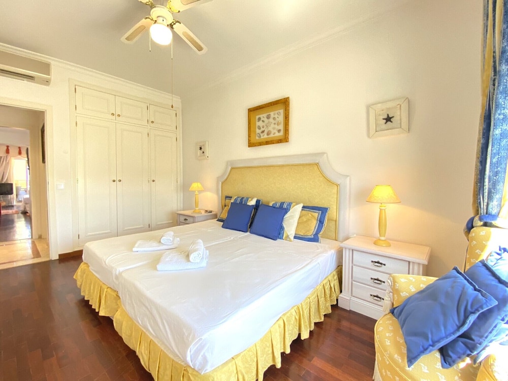 Apartment, 2 Bedrooms, Pool Access photo 1