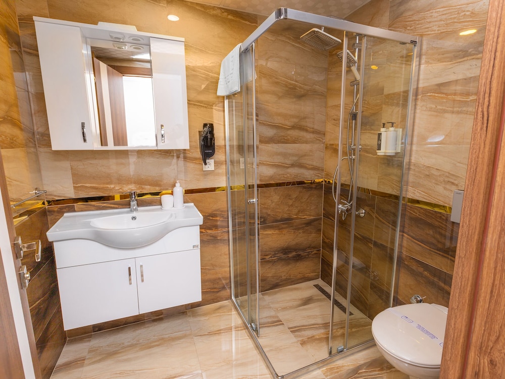 Deluxe Triple Room, City View photo 3