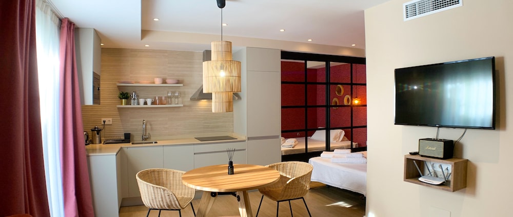 Deluxe Studio Suite