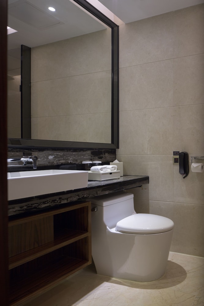 Deluxe King Room photo 2