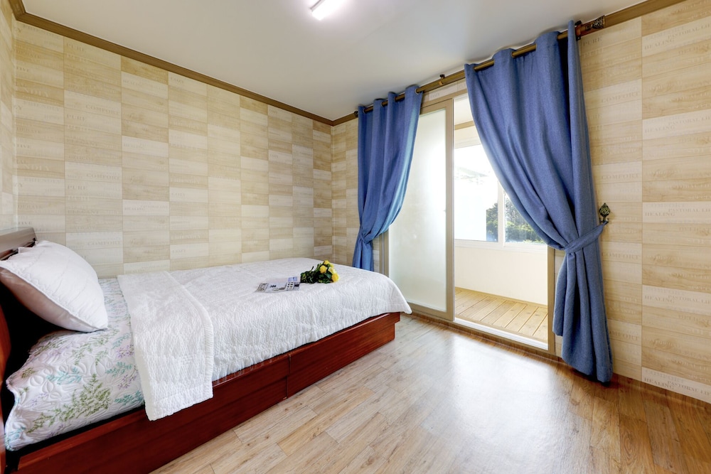 Standard Room photo 2