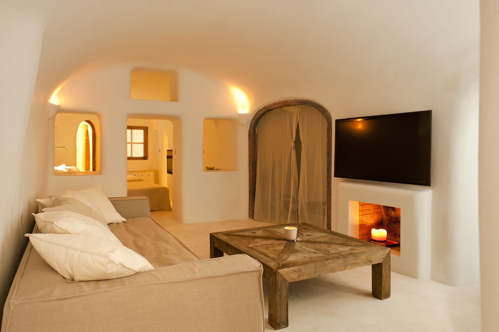 Kapari Honeymoon Suite with Indoor Hot tub, Private Terrace & Caldera View - Photo 6