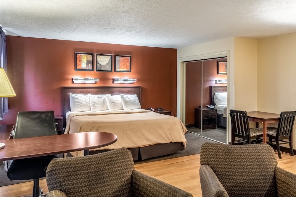 Suite, 1 King Bed, Non Smoking, Hot Tub - Photo 5