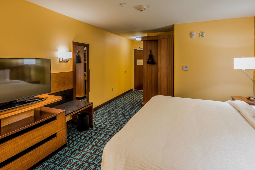 Suite, 1 King Bed with Sofa bed, City View