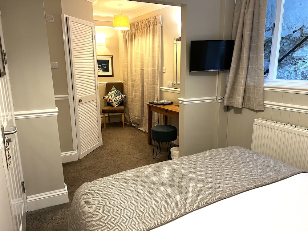 Double Room, 1 King Bed, Ensuite (Room 10, 1st Floor, Rear Large) photo 3