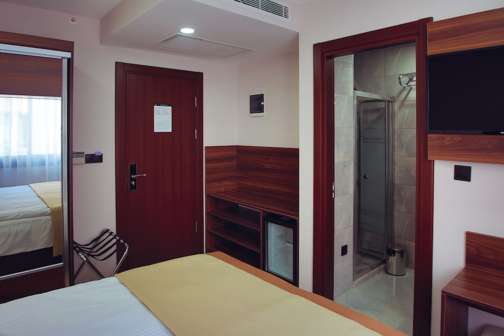 Standard Room photo 2