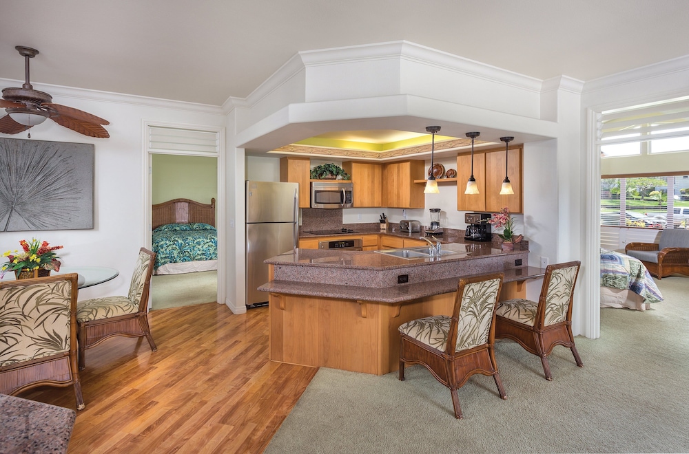 Suite, 2 Bedrooms - Photo 13