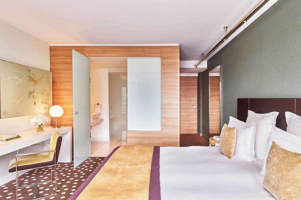 Deluxe Room - Photo 4