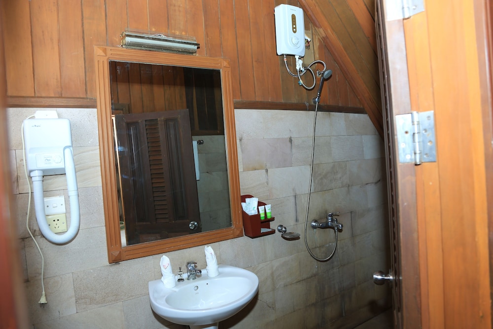 Basic Double Room, 1 Queen Bed, Garden View photo 3