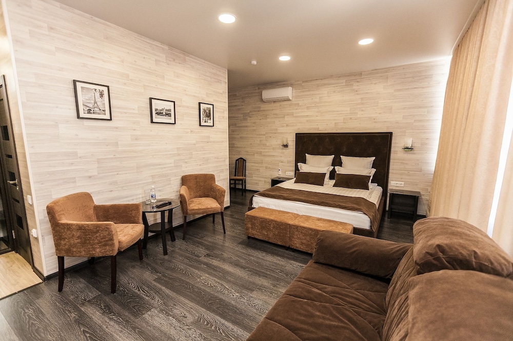 Luxury Studio, 1 King Bed with Sofa bed