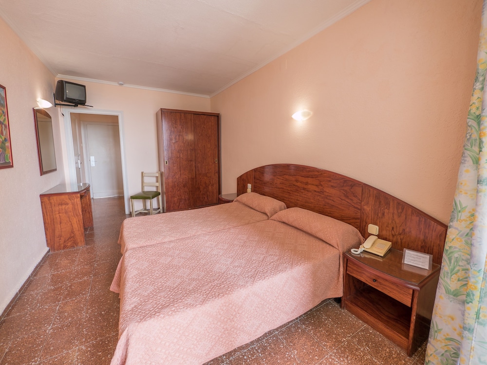 Standard Double Room Single Use photo 3