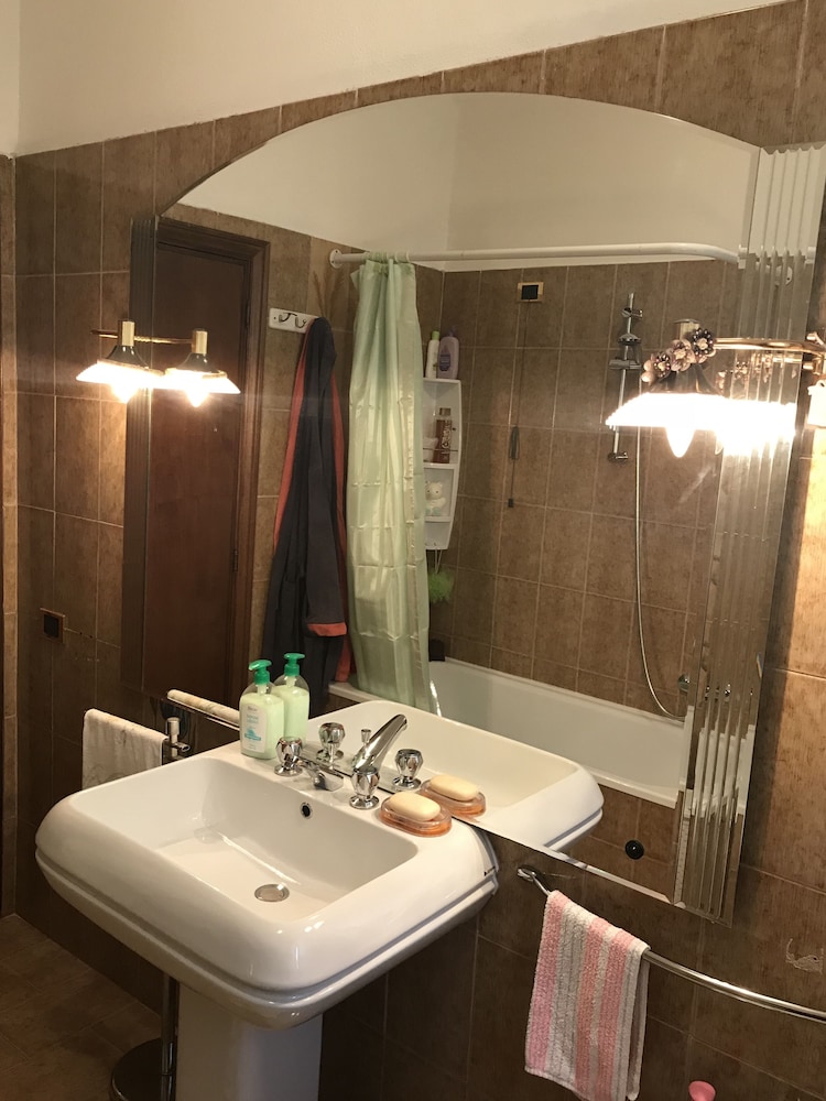Standard Double Room, Private Bathroom photo 2