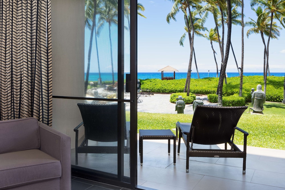 Makai Lanai Room, 1 King Bed, Ocean View thumbnail 5