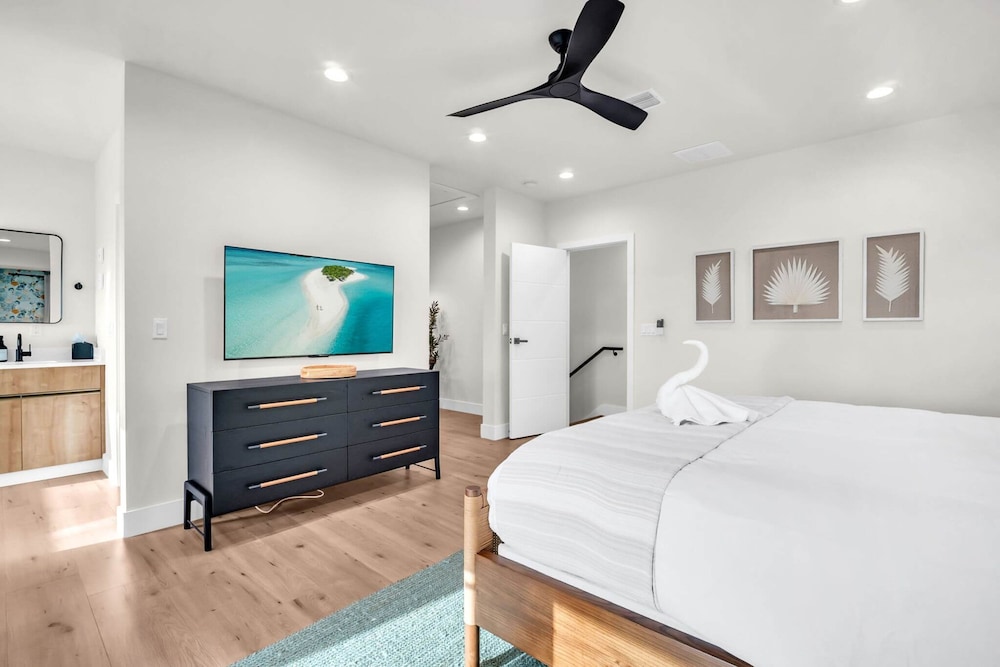 NEW 4 Bed 3 Bath Heated Salt Pool Walk2beach, Foto 42