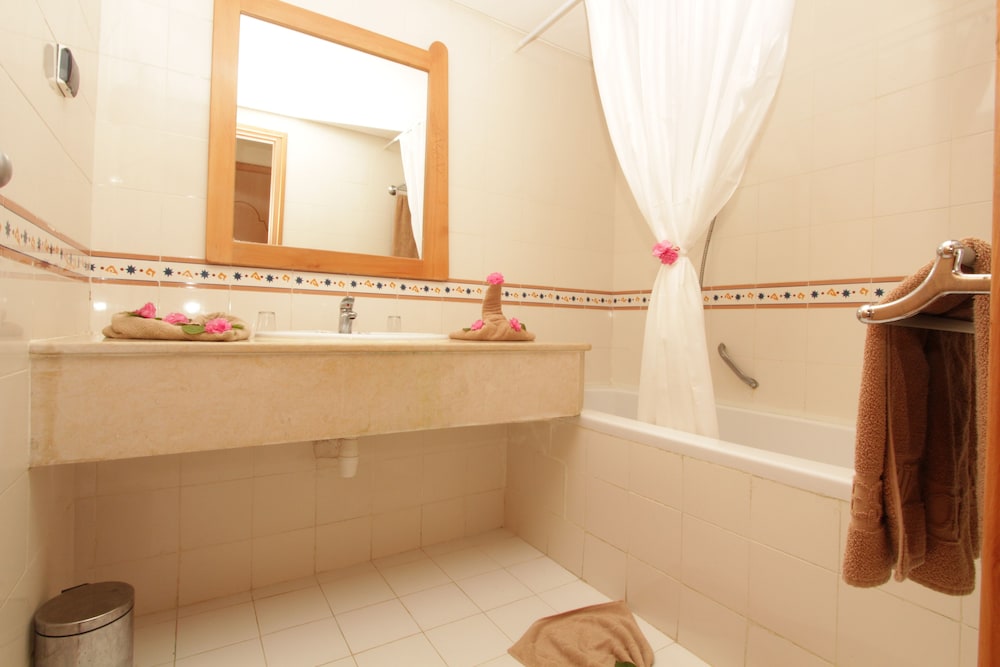 Standard Triple Room, 1 Bedroom, Garden View, Garden Area photo 3