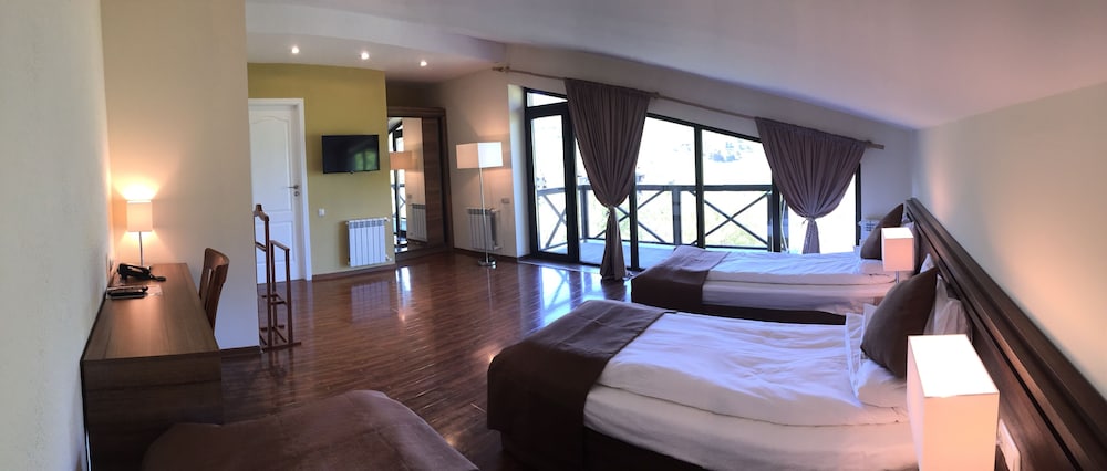 Suite, 2 Bedrooms, Kitchen photo 1