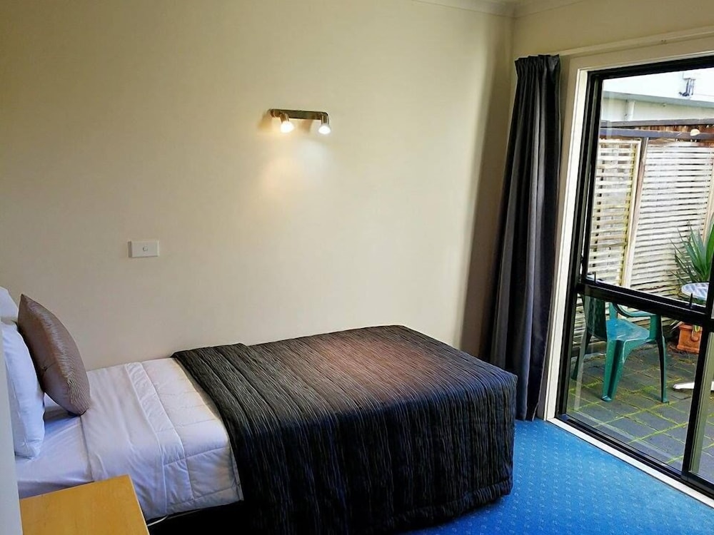 Deluxe Suite with Spa Bath photo 1
