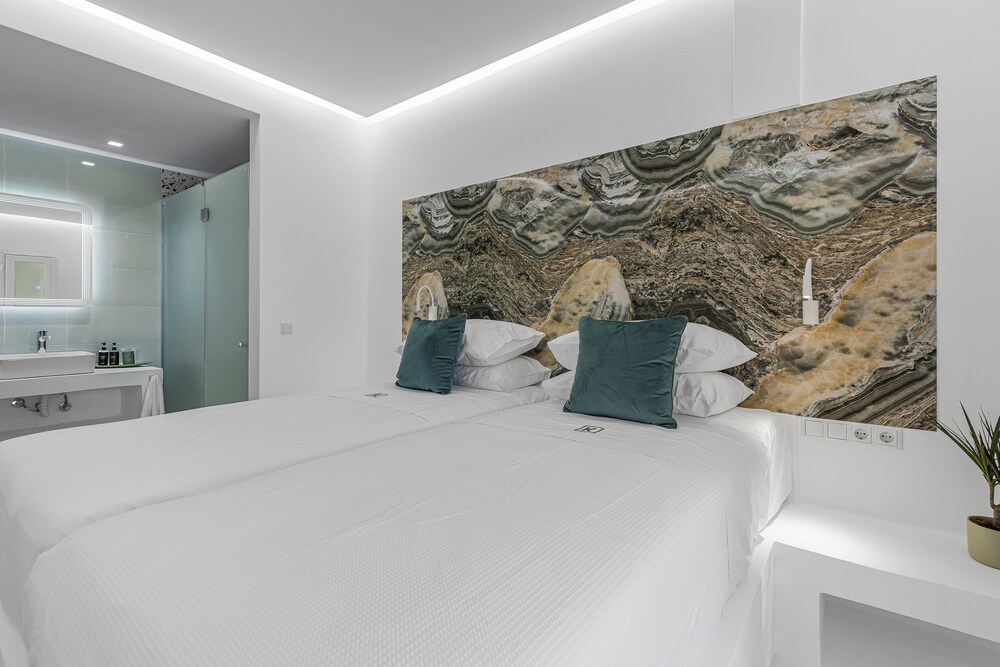 Deluxe Double Room, Patio, Courtyard View
