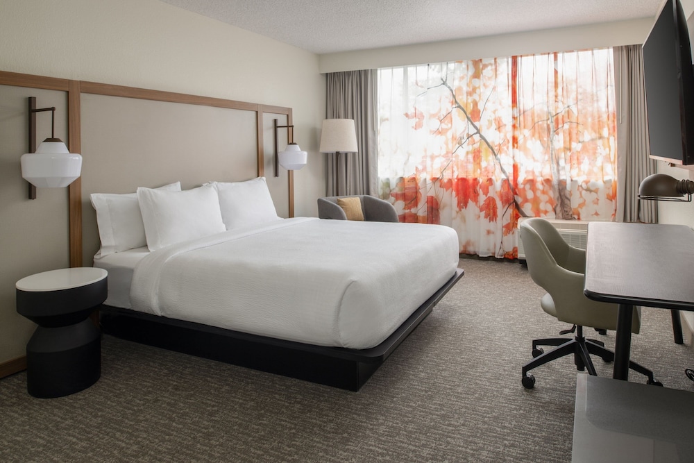 Room, 1 King Bed (Hearing Accessible) - Photo 1
