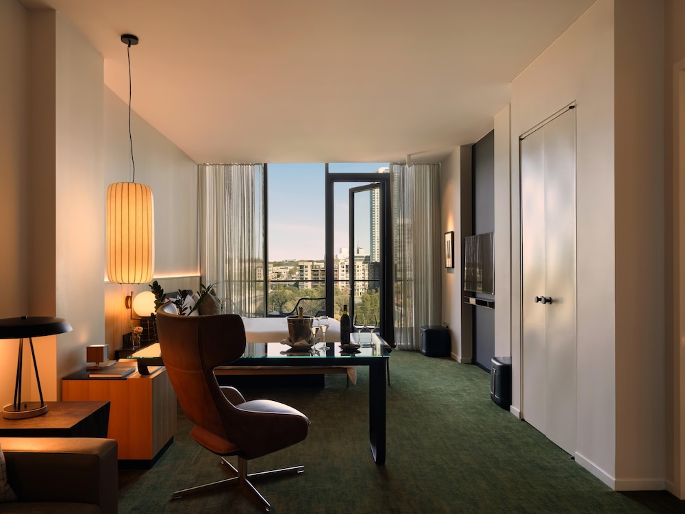 Lake View Studio Balcony Suite - Photo 1