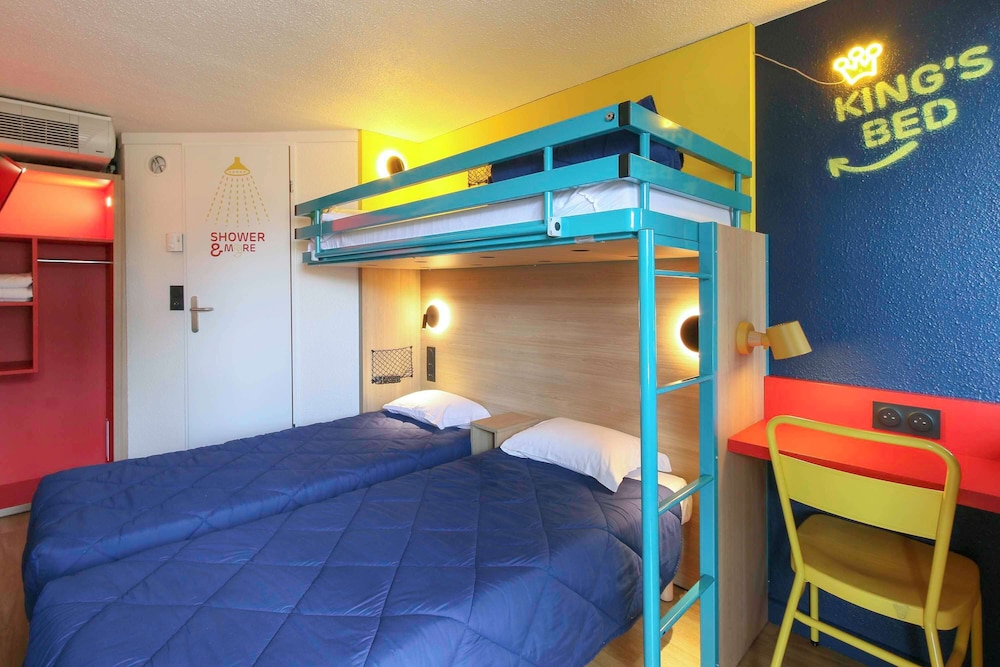 Standard Room, 3 Twin Beds - Photo 1