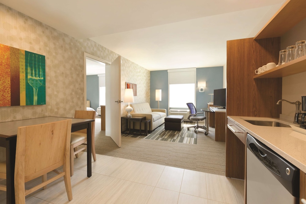 Suite, 1 King Bed, Accessible, Non Smoking (Roll-in Shower) photo 1