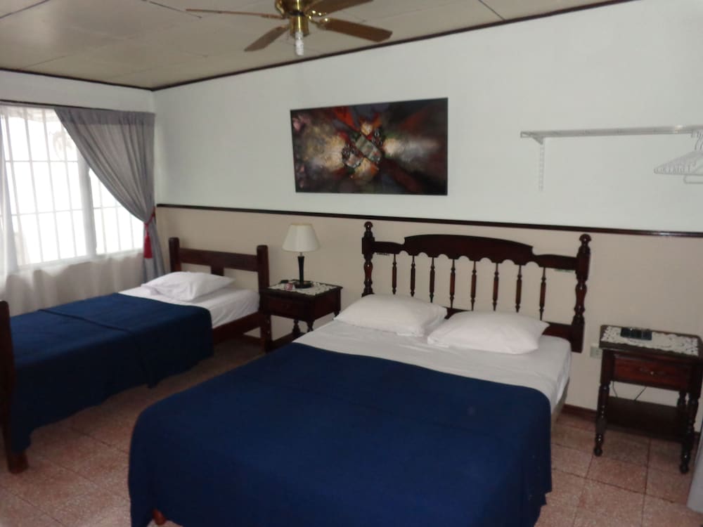 Standard Triple Room, 1 Bedroom photo 2