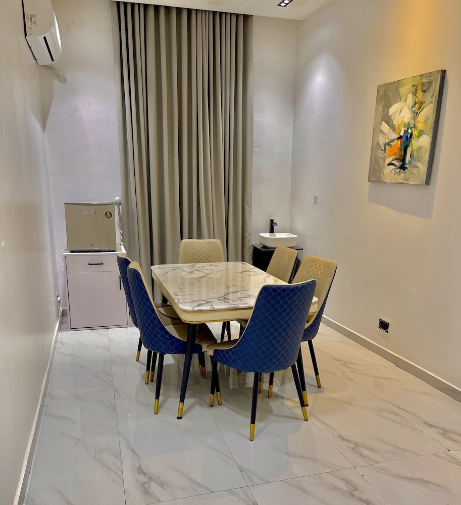 Family Suite, 2 Bedrooms, City View photo 3