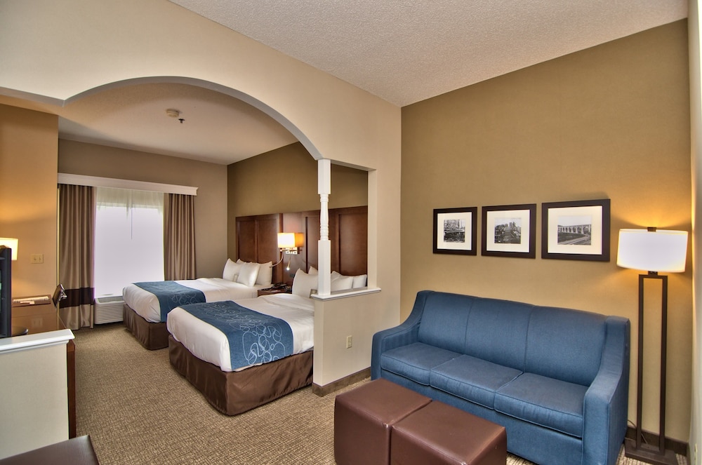 Suite, Multiple Beds, Non Smoking - Photo 6