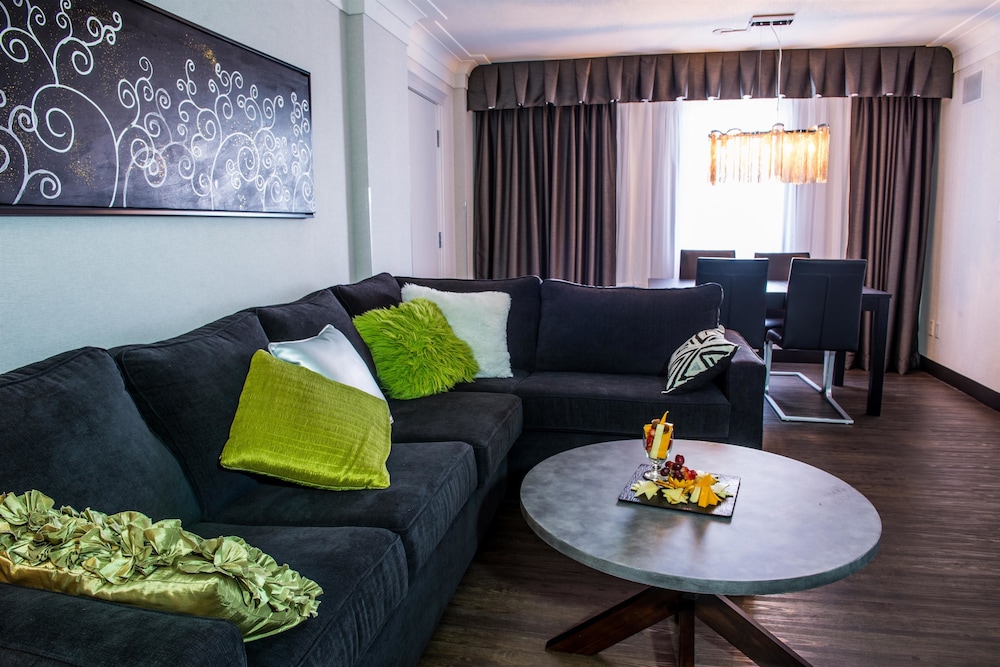 Suite, 1 King Bed, Non Smoking, Jetted Tub (Atrium) - Photo 3