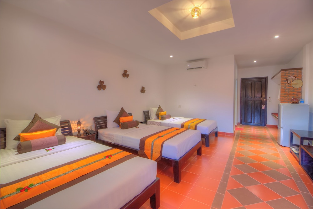 Deluxe Triple Room, Balcony, Garden View