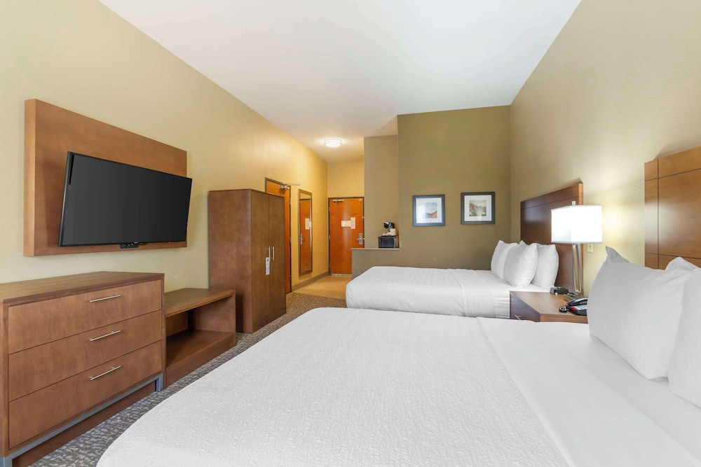 Standard Room, 2 Queen Beds, Accessible, Refrigerator & Microwave - Photo 1