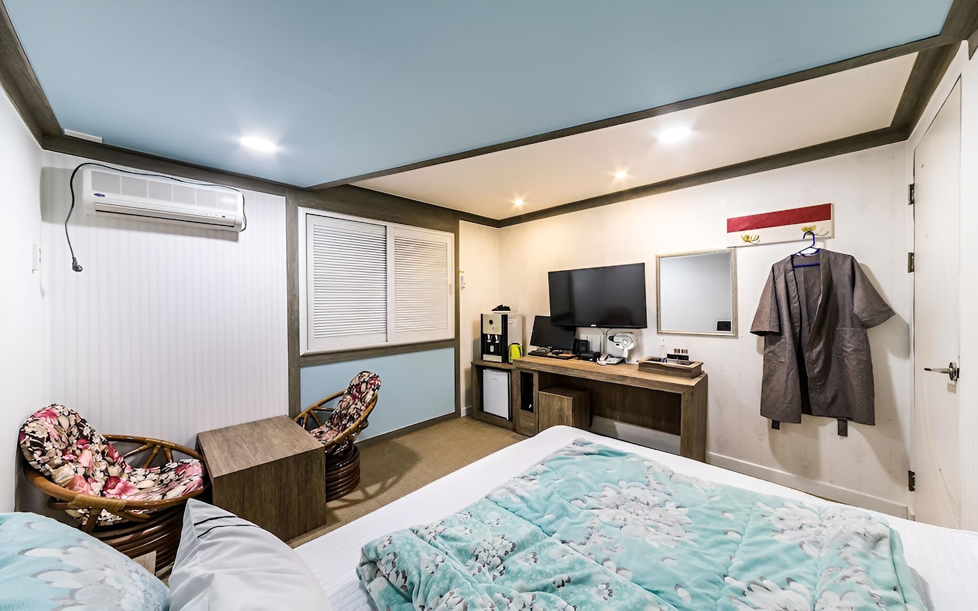 Room (Special Room) - Photo 10
