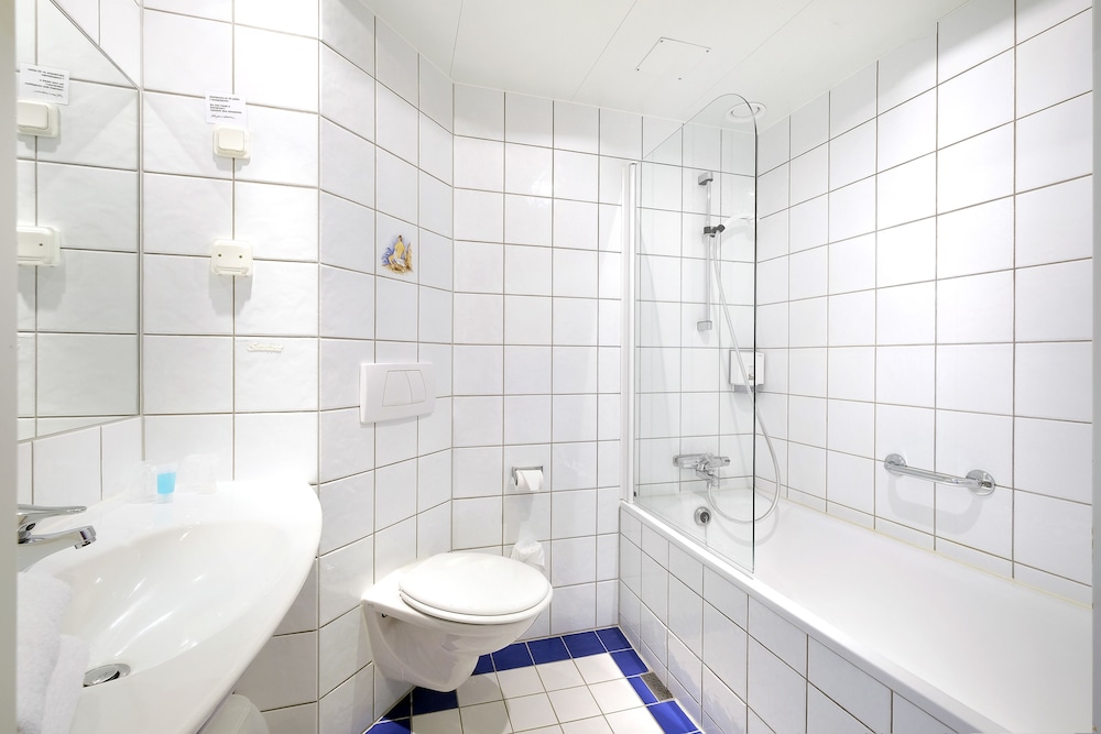 Deluxe Double or Twin Room, Balcony (Fjord View) - Photo 7