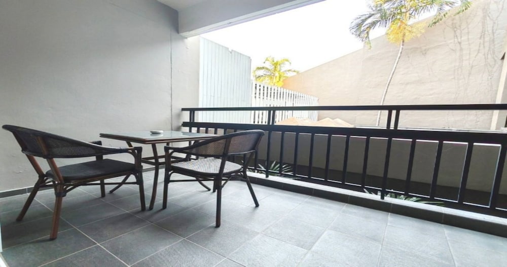 Tropical Superior (No View) King Bed