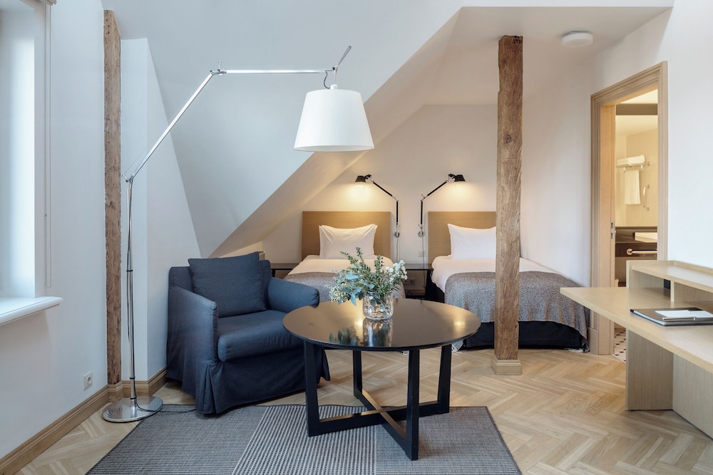 Studio Apartment Two Single Beds - Photo 3
