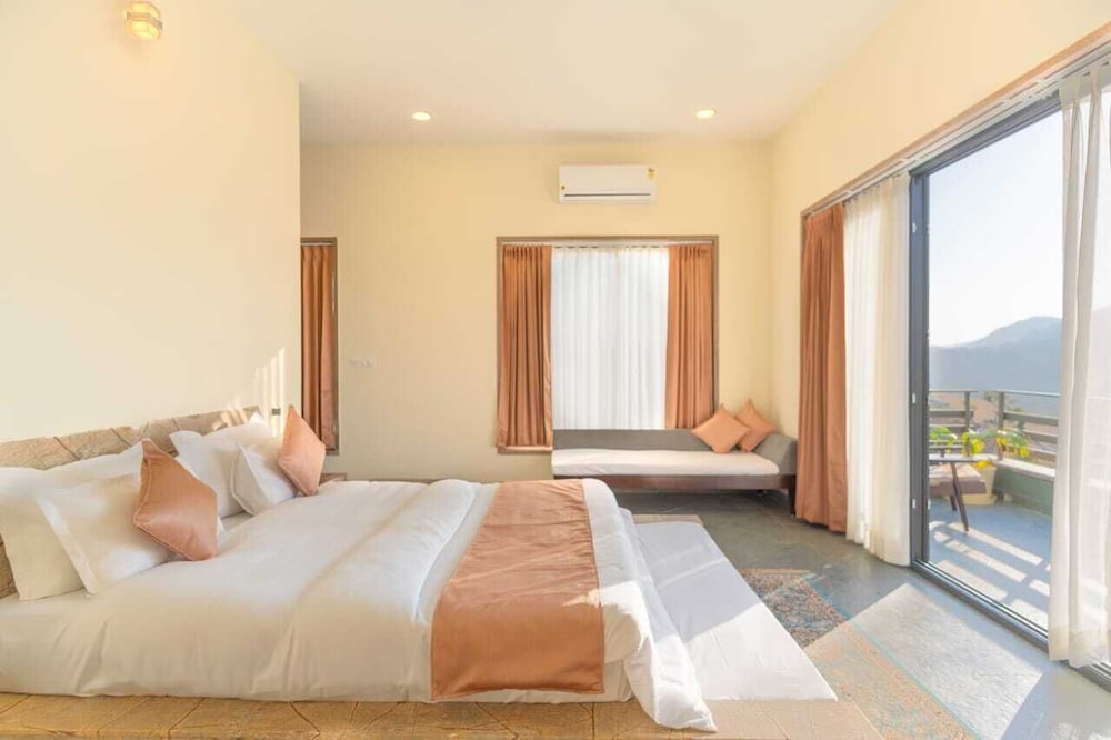 Family Suite, Balcony, Mountain View photo 1